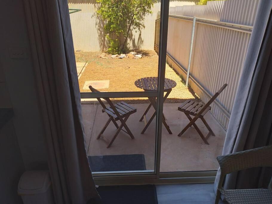 Cosy 2 Bedroom Unit In A Secure Gated Complex Kalgoorlie Eksteriør bilde