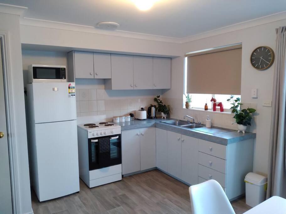 Cosy 2 Bedroom Unit In A Secure Gated Complex Kalgoorlie Eksteriør bilde